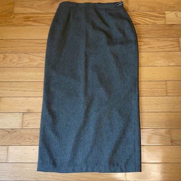 Vintage Grey suit jacket and skirt set, size 8P - Picture 9 of 15